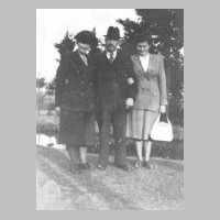 067-1008 Gustav Petter mit Ehefrau Helene und Tochter Alixe im Mai 1952 .JPG